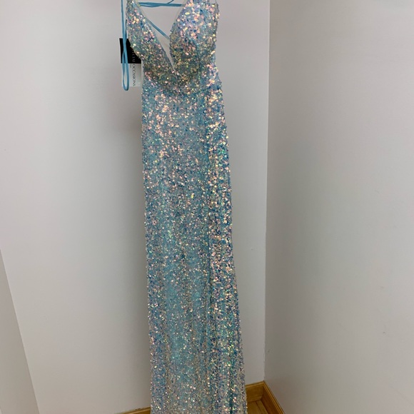 Prom/Formal Dress - Picture 3 of 8